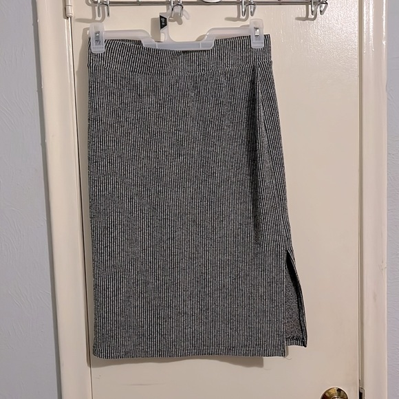 Fitted skirt, medium (8-10) - Picture 2 of 3